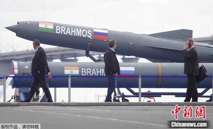 資料圖:2019年俄羅斯國(guó)際海事防務(wù)展上展出的“布拉莫斯”反艦導(dǎo)彈。