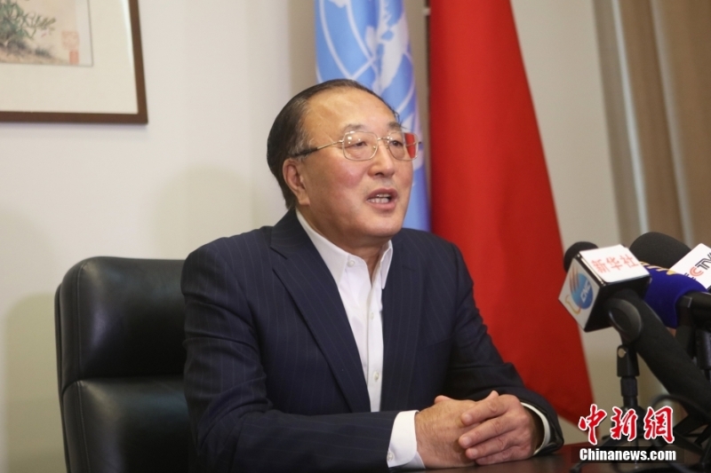 當(dāng)?shù)貢r(shí)間8月31日，中國(guó)常駐聯(lián)合國(guó)代表張軍在紐約聯(lián)合國(guó)總部的安理會(huì)主席辦公室，向媒體介紹中國(guó)擔(dān)任安理會(huì)8月輪值主席工作情況。 <a target='_blank' href='/'>中新社</a>記者 王帆 攝