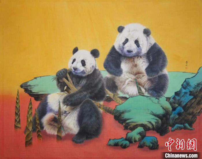 四川黃埔后代姚霽月展出畫作《熊貓圖》?！∷拇ㄊ↑S埔軍校同學(xué)會供圖