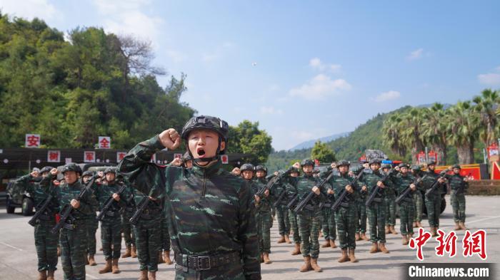 9月2日，特戰(zhàn)隊(duì)員立下錚錚誓言?！堦愑?攝