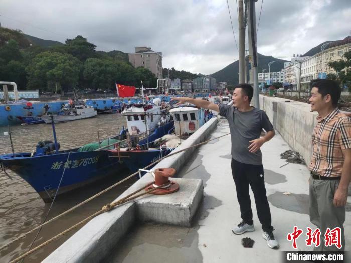 寧波象山，漁船靠港避風(fēng)?！【粝值?供圖