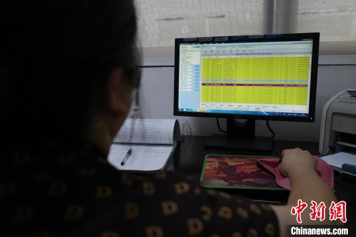 成都“婦幼一卡通”健康信息管理系統(tǒng)，可摸清全市中高風(fēng)險(xiǎn)區(qū)婦兒數(shù)據(jù)?！⊥貔i 攝