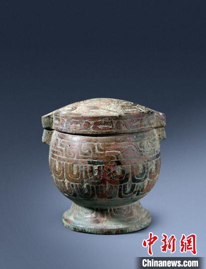 梁帶村遺址諸侯芮公墓(M27)出土的一個(gè)微型銅容器?！×簬Т遘菄z址博物館 供圖