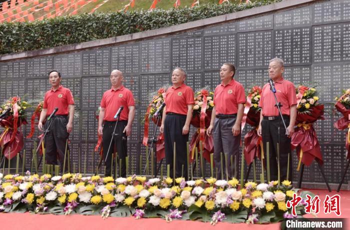 紀(jì)念活動(dòng)現(xiàn)場(chǎng)?！＄娦?攝