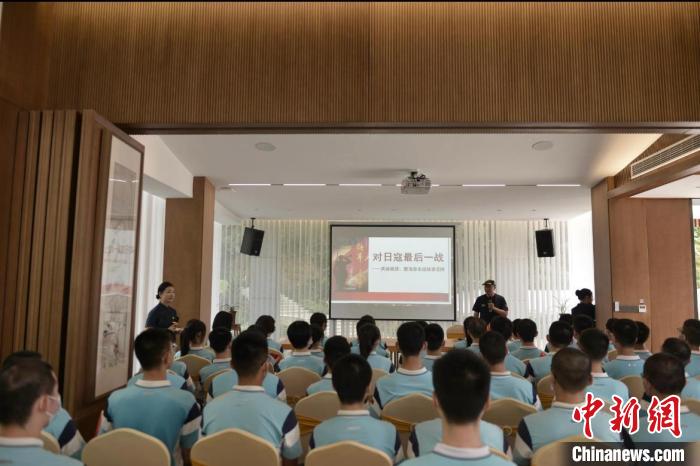 “閩海歷史講堂”，抗戰(zhàn)志士后人陳魯生開講《抗日戰(zhàn)爭(zhēng)中對(duì)日寇最后一戰(zhàn)》。　鐘欣 攝