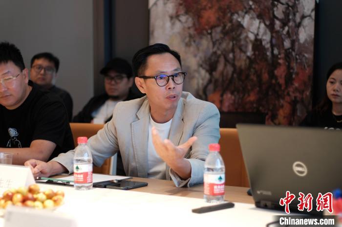 圖為陳維思在工作中?！∈茉L者供圖