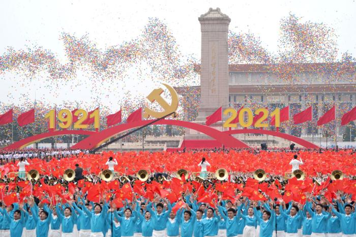 2021年7月1日上午，慶祝中國(guó)共產(chǎn)黨成立100周年大會(huì)在北京天安門(mén)廣場(chǎng)隆重舉行。這是慶祝大會(huì)現(xiàn)場(chǎng)放飛氣球。新華社記者 陳曄華 攝