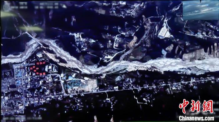 航拍地震后的瀘定震區(qū)一角。　騰盾科創(chuàng) 攝