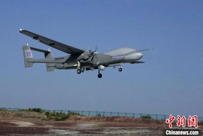 雙尾蝎無(wú)人機(jī)起飛馳援甘孜州瀘定縣抗震救災(zāi)工作?！◎v盾科創(chuàng) 攝