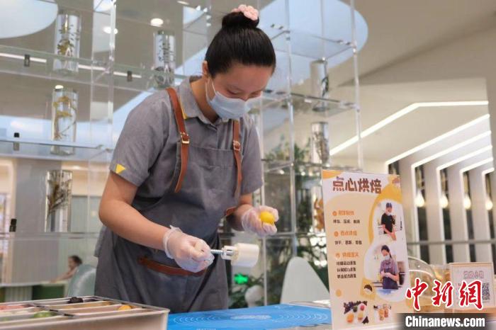 “星星的孩子”開啟自食其力的生活?！§o安區(qū)新聞辦供圖