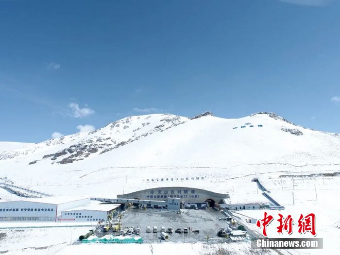 圖為烏尉高速天山勝利隧道。