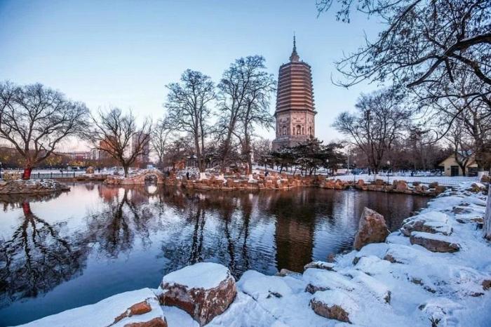 冬日的白塔，寧靜肅穆。圖片來源：臺灣《聯(lián)合報》