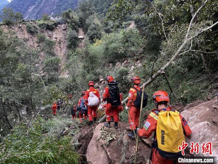 救援力量已徒步向界碑石方向行進?！∷拇ㄉ窒拦﹫D