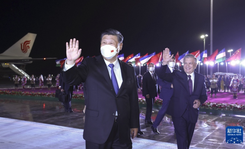 國(guó)家主席習(xí)近平乘專機(jī)抵達(dá)撒馬爾罕