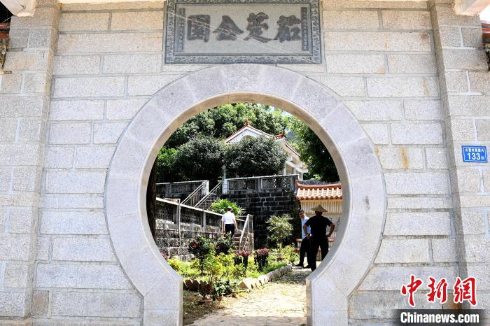 臺灣薛氏宗親捐建的“茄萣公園”?！埥鸫?攝