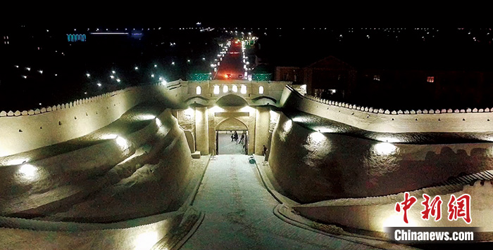 圖為修復(fù)后的文物建筑夜間景觀。許言 供圖