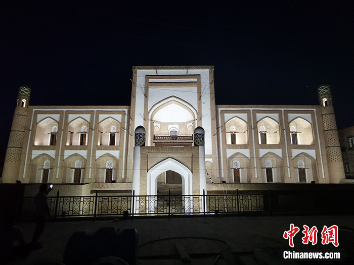 圖為修復(fù)后的經(jīng)學(xué)院夜間景觀。許言 供圖