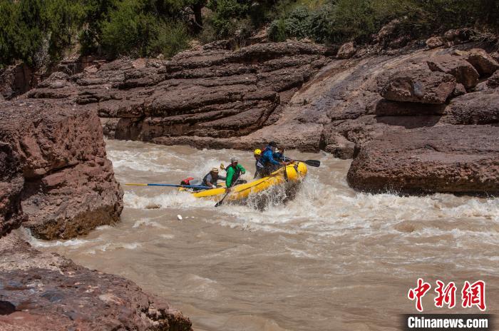 圖為瀾滄江生態(tài)漂流?！憸娼雌饔邢薰竟﹫D