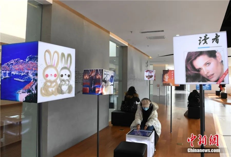 蘭州城市規(guī)劃展覽館《讀者》休閑視聽(tīng)驛站吸引民眾體驗(yàn)。楊艷敏 攝
