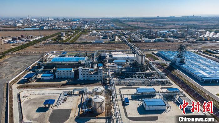 新疆和中石油合作首套EVA項(xiàng)目投料開(kāi)車(chē)成功
