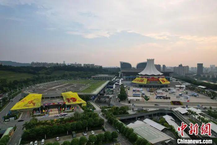 航拍南寧國際會(huì)展中心“煥”新顏，迎接?xùn)|博會(huì)。俞靖 攝