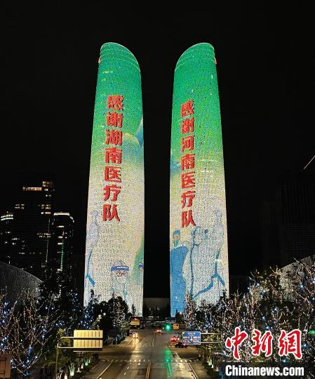 上海、浙江、山東、河南、湖南等多地醫(yī)護人員，在疫情期間與成都同在，成為成都抗疫不可或缺的力量?！〕啥际谐枪芪﹫D