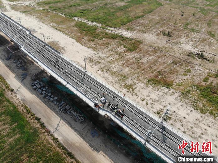 9月中下旬，銀蘭高鐵甘肅段靜態(tài)驗收工作正在有序推進(jìn)?！钇G敏 攝