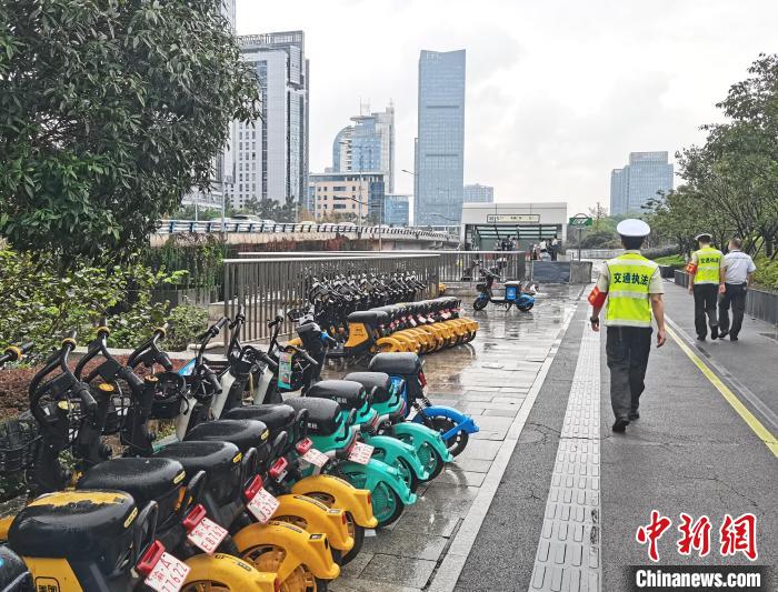 重慶：軌道出入口5米內(nèi)亂停共享單車(chē)三企業(yè)被處罰