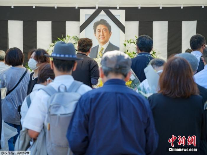 當?shù)貢r間9月27日，日本政府在東京日本武道館為前首相安倍晉三舉行葬禮。