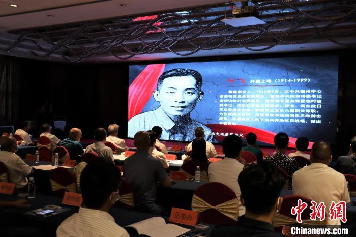 紀錄片《鐵流—出征》首映式現(xiàn)場?！窃式?攝