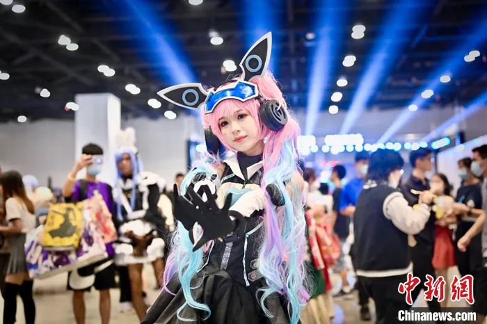 資料圖：2021年7月24日，廣西南寧，一名動(dòng)漫角色扮演者進(jìn)行展示。 <a target='_blank' href='/'>中新社</a>記者 俞靖 攝