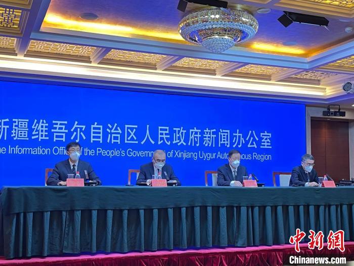 新疆維吾爾自治區(qū)6日晚召開疫情防控新聞發(fā)布會?！∨绥?攝