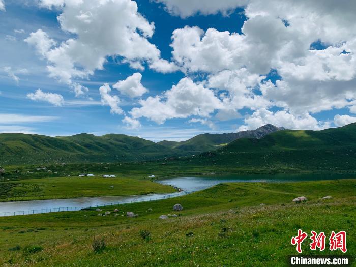 圖為三江源腹地久治生態(tài)環(huán)境持續(xù)向好?！O睿 攝
