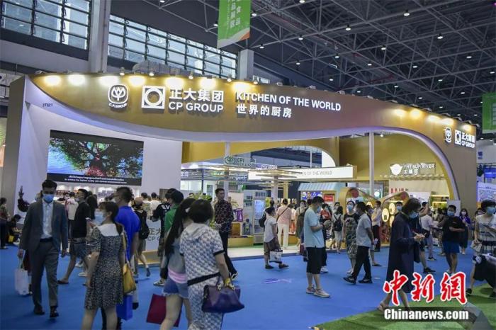 泰國大型華商企業(yè)正大集團(tuán)參加2021年在海南省?？谑信e辦的首屆中國國際消費品博覽會。駱云飛 攝 