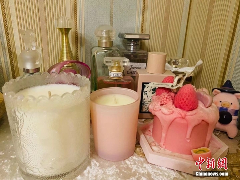 圖為10月4日，李希辰家里擺放的香氛產(chǎn)品。 <a target='_blank' href='/'>中新社</a>發(fā) 李希辰 攝