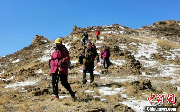 越來越多的民眾加入保護(hù)長城的隊(duì)伍。袁建琴 供圖 受訪者袁建琴供圖