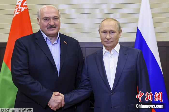 2022年9月26日，白俄羅斯總統(tǒng)盧卡申科和俄羅斯總統(tǒng)普京舉行會(huì)晤時(shí)合影留念。