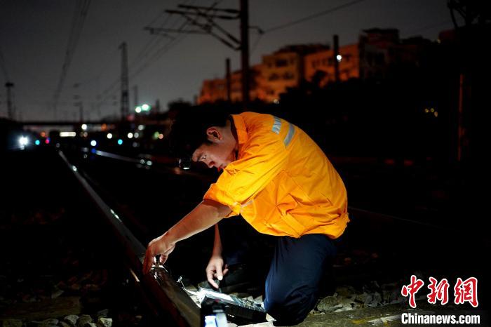 焊縫“B超師”:為鐵路鋼軌焊接點做“體檢”