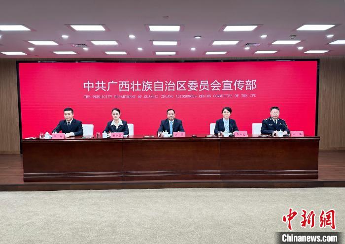 廣西實施全民參保計劃基本實現(xiàn)法定人群參保全覆蓋