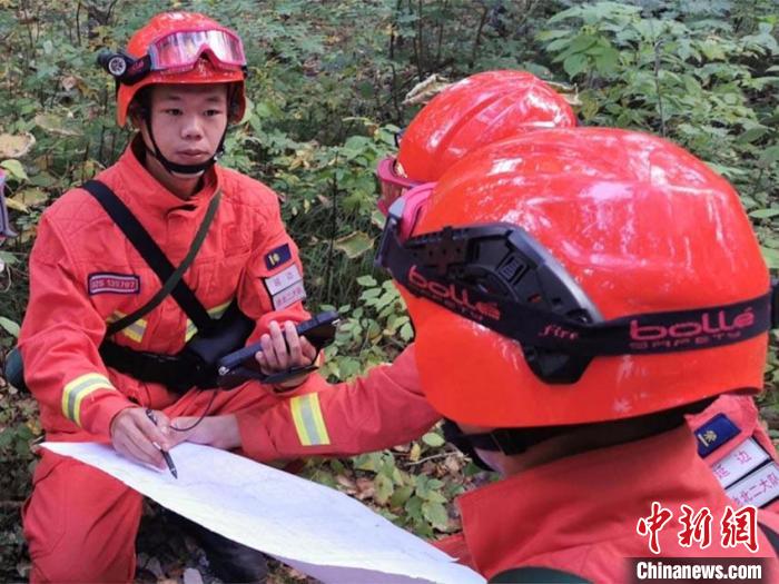 【十年@每一個(gè)奮斗的你】“95后”年輕“火焰藍(lán)”接過父輩使命守護(hù)長(zhǎng)白林海