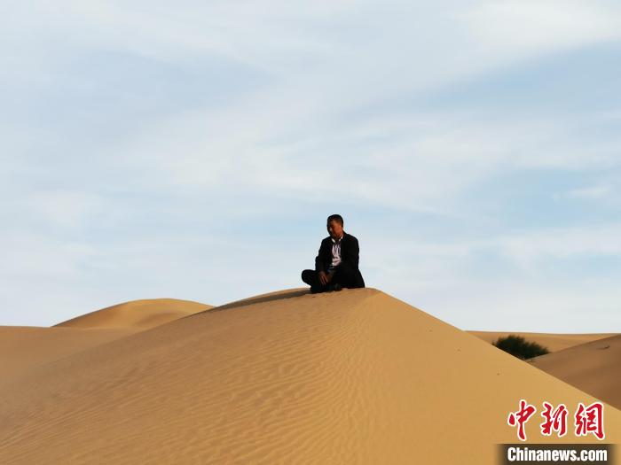 圖為高毛虎在沙漠中?！「呙⒐﹫D