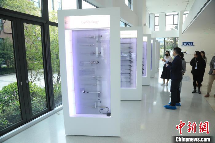 卡爾史托斯中國(guó)區(qū)總經(jīng)理阮瓊指出，中國(guó)市場(chǎng)具有快速發(fā)展和快速迭代的特性?！珡┛?攝