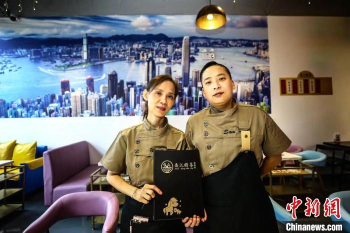 圖為馬寬與蕭玉嬋?！堃怀?攝