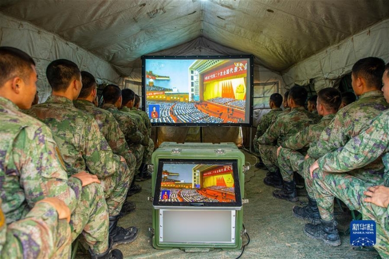 （二十大時(shí)光·圖文互動(dòng)）（7）為如期實(shí)現(xiàn)建軍一百年奮斗目標(biāo)砥礪奮進(jìn)——全軍官兵認(rèn)真收聽(tīng)收看黨的二十大開(kāi)幕會(huì)并展開(kāi)學(xué)習(xí)討論