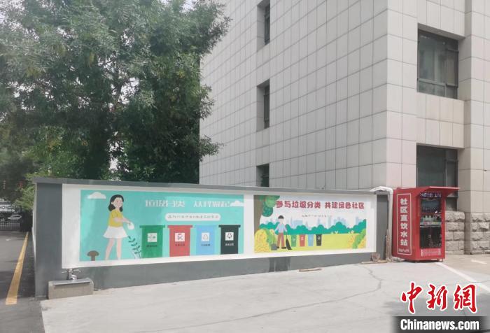 紫東公路小區(qū)，昔日私搭亂建、環(huán)境衛(wèi)生臟亂差的現(xiàn)象已不見蹤影，老舊小區(qū)著“新裝”?！黔?攝