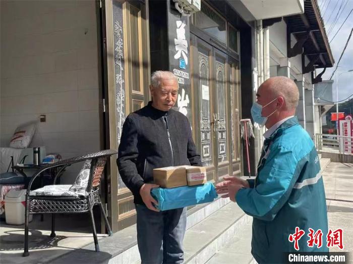 浙江力促快遞進村暢通農(nóng)村物流山區(qū)七旬老人樂享網(wǎng)購生活