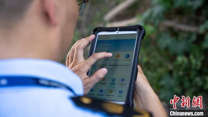 浙江交通行政執(zhí)法深化全流程數(shù)字辦案?！≌憬〗煌ㄟ\輸廳供圖