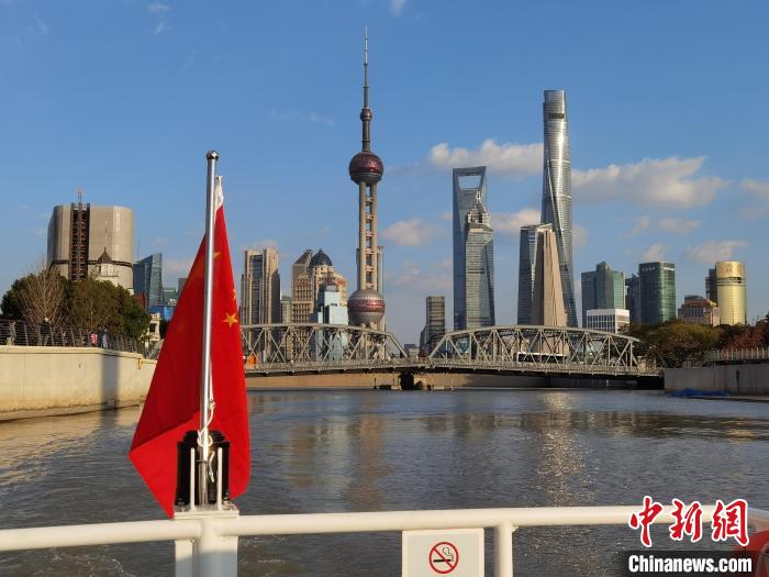 外灘源站點(diǎn)，蘇州河與陸家嘴“三件套”同框 浦帆 攝