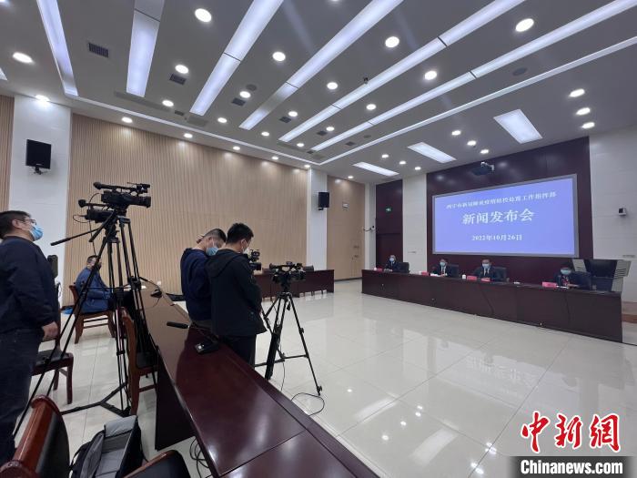 圖為新聞發(fā)布會現(xiàn)場?！±罱瓕?攝