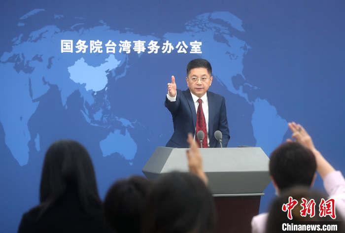 10月26日，國(guó)務(wù)院臺(tái)辦在北京舉行例行新聞發(fā)布會(huì)，發(fā)言人馬曉光表示，近期兩岸同胞交流依然熱絡(luò)，各地各部門持續(xù)開展一系列兩岸交流活動(dòng)。 <a target='_blank' href='/'>中新社</a>記者 張宇 攝